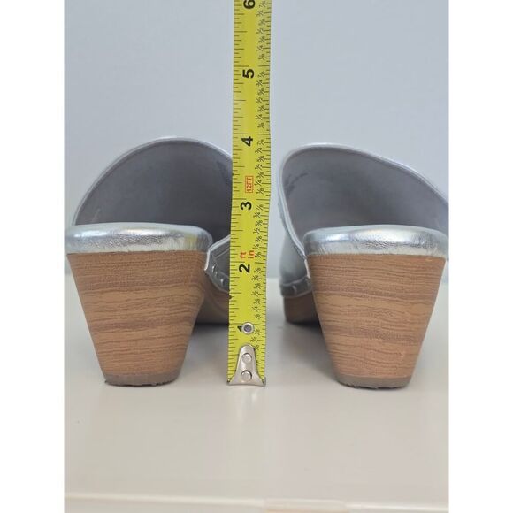 Gap Silver Metallic Faux Leather Clogs Women’s 8 Wood Heel Mules Retro Y2K - Picture 7 of 11